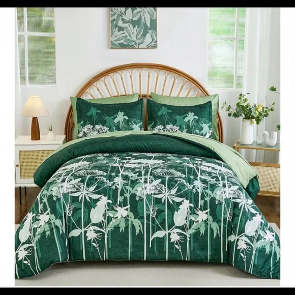 7 PieceGreen Floral Bed Set Comforter/Sheets/Pillow Cases - Picture 2 of 8